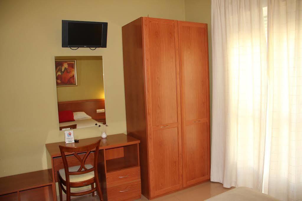 Hotel Dora Plasencia Exterior foto