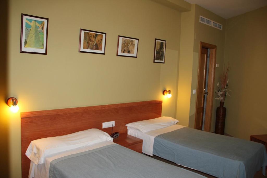 Hotel Dora Plasencia Exterior foto